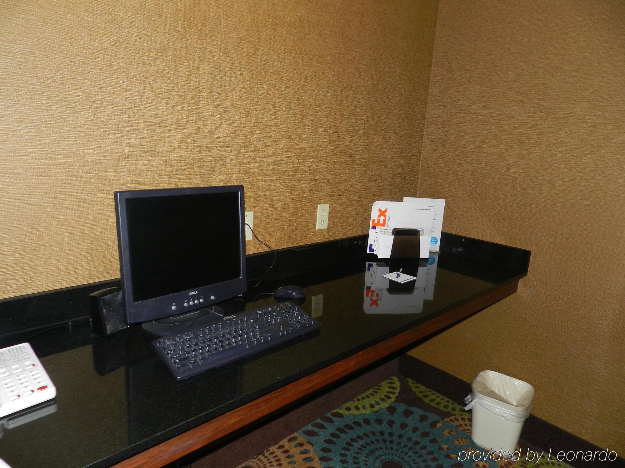 Holiday Inn Express Anderson I-85 - Exit 27- Highway 81 By Ihg Бизнес фото